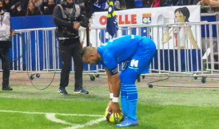 科莫0-0卡利亚里，平分秋色（科莫与卡利亚里0-0握手言和）