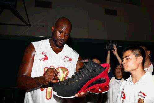 NBA球队战术解析：雄鹿防守策略调整,（雄鹿防守策略革新：NBA战术解读）