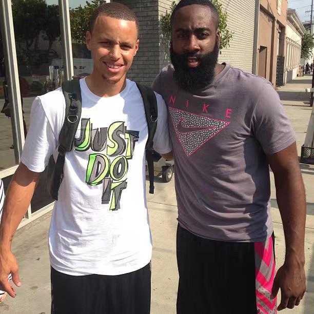 男双首登场，中国队连胜韩国、法国 ｜ 混团世界杯（混团世界杯：男双迎首秀，中国队连克韩国与法国）