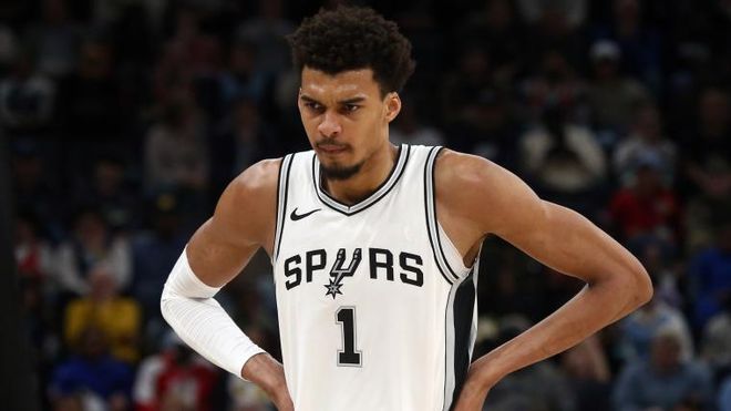 足球财经机构：阿兰希勒96年的转会费放到现在相当于2.25亿镑（足球财经机构估算：希勒1996年转会费按当今物价折合约2.25亿英镑）