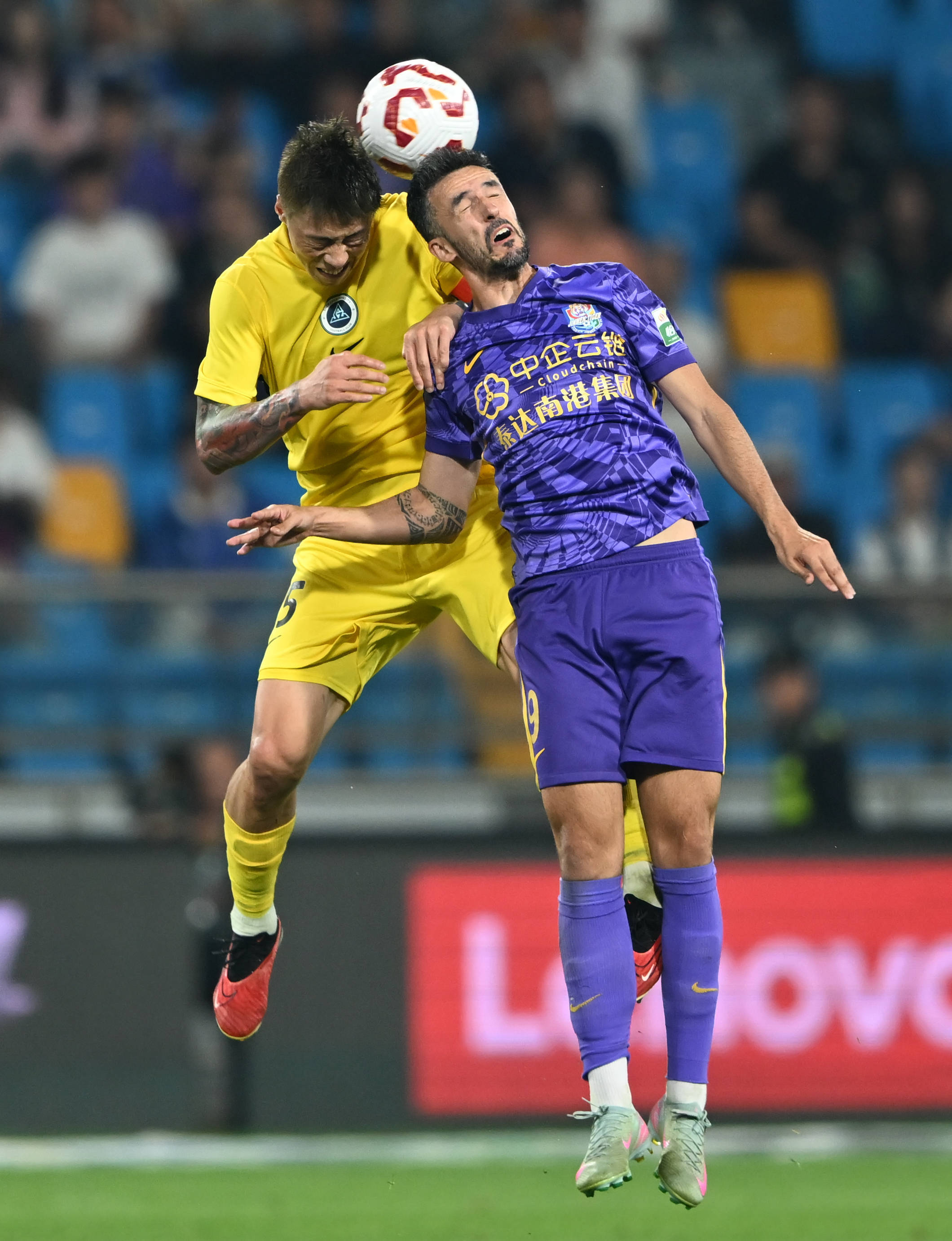 石破天惊！泰勒·亚当斯43米吊射破门为本赛季英超最远进球（惊天一吊！泰勒·亚当斯43米挑射得手刷新本赛季英超最远进球）