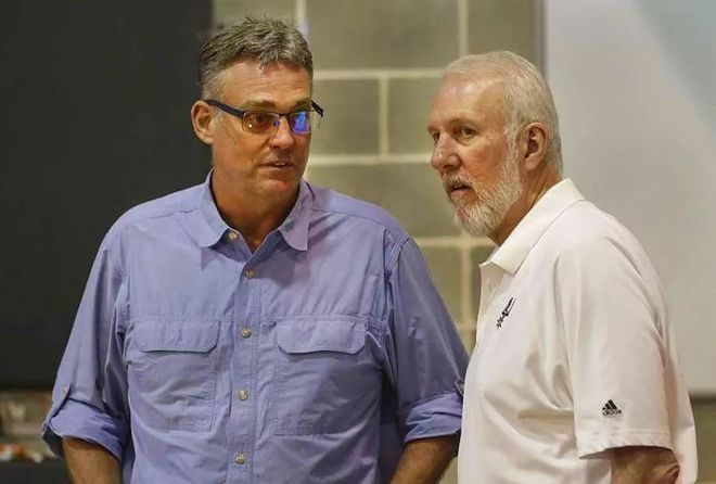 热那亚2-1萨索洛，厄斯蒂高破门，马利诺夫斯基建功（厄斯蒂高、马利诺夫斯基相继进球，热那亚2-1击败萨索洛）