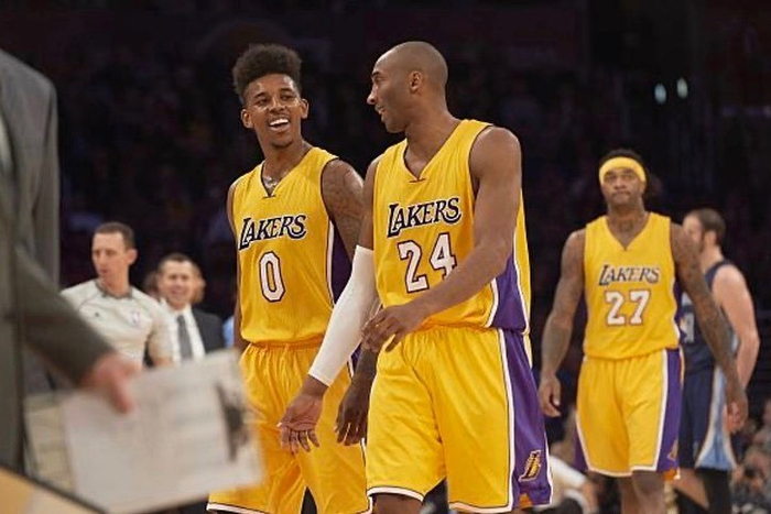 自加盟勇士以来，巴特勒助攻上双的比赛球队5场全胜（加盟勇士后，巴特勒助攻上双时球队5战全胜）